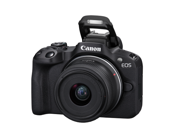 Canon EOS R50 met lens, van voren